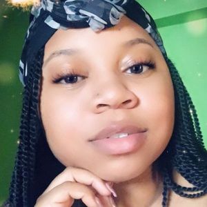 Meet your Posher, Briana